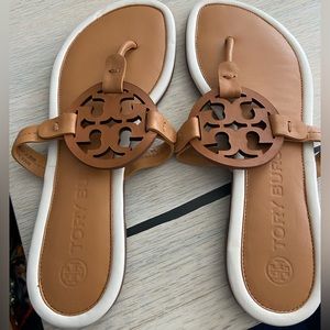 “Just about new” Tory Burch Tan Logo Thong Sandals 8M